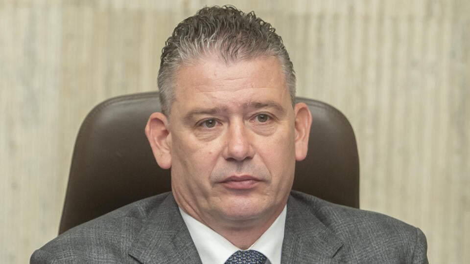 Minister vnútra Roman Mikulec (50) pohoršene reagoval na článok denníka Plus JEDEN DEŇ, v ktorom informujeme, že sa nezúčastnil na pohrebe dvoch zrazených hasičov.