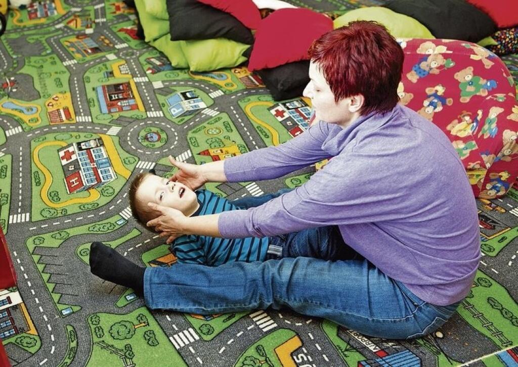 Na chlapčekovi je už na prvý pohľad vidno, že mu mama venuje každú voľnú chvíľu svojho života.