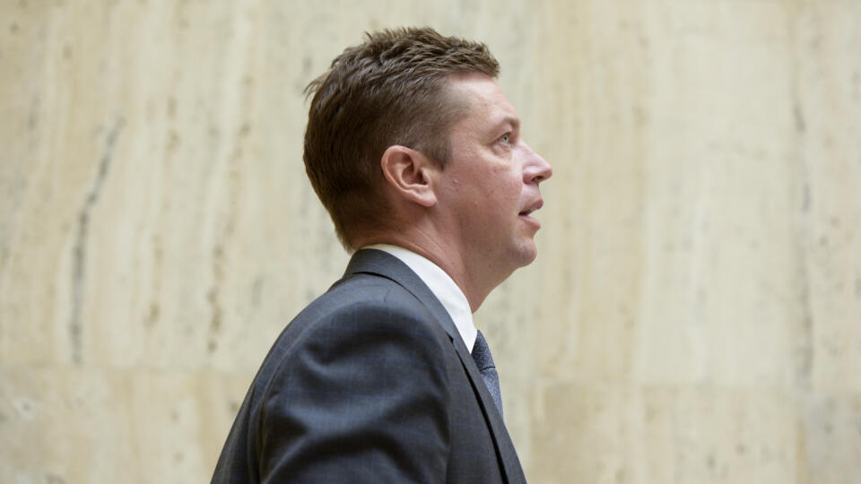 Na snímke dočasne poverený minister dopravy a výstavby (MDV) SR Andrej Doležal (nominant Sme rodina) prichádza na 139. rokovanie vlády SR v Bratislave 8. marca 2023. FOTO TASR - Pavol Zachar