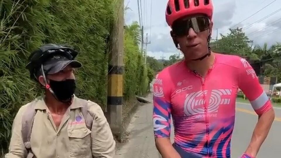 Profesionálny cyklista nechápal: Na tréningu mal poriadne netradičného partnera