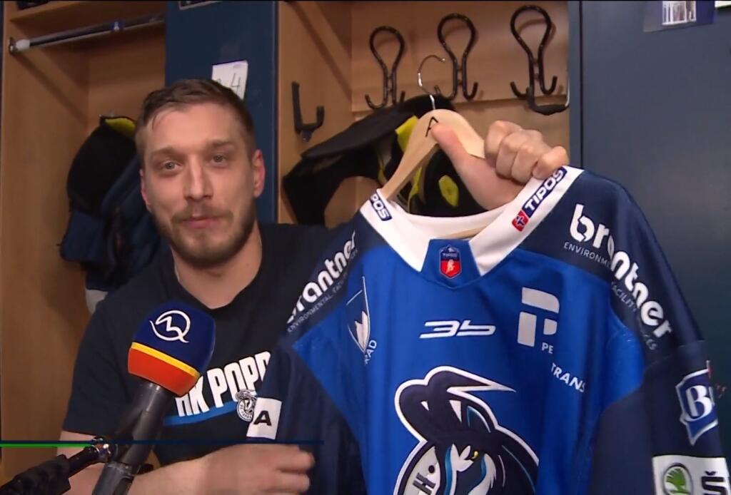 Útočník Popradu Marcel Haščák po postupe do finále v dobrej nálade povedal, že svoj dres pošle Borisovi Valábikovi. Tentoraz venoval svoj kúsok aj bývalému predsedovi parlamentu Andrejovi Dankovi.