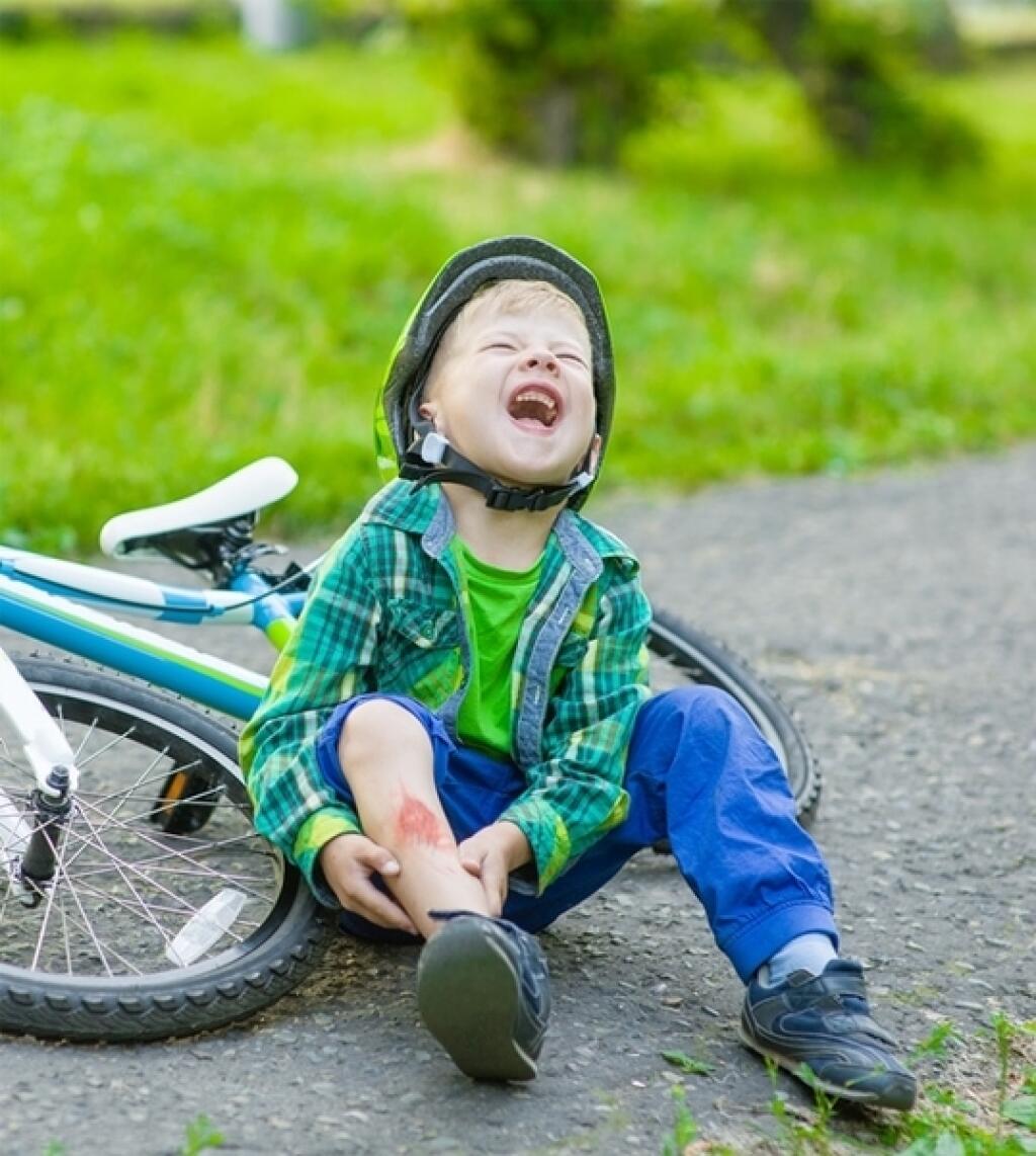 Ребенок упал с велосипеда