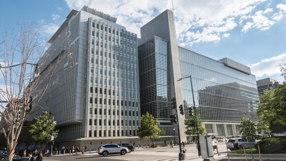 Washington,,Dc,-,June,2017:,Ews,World,Bank,Headquarters,Building