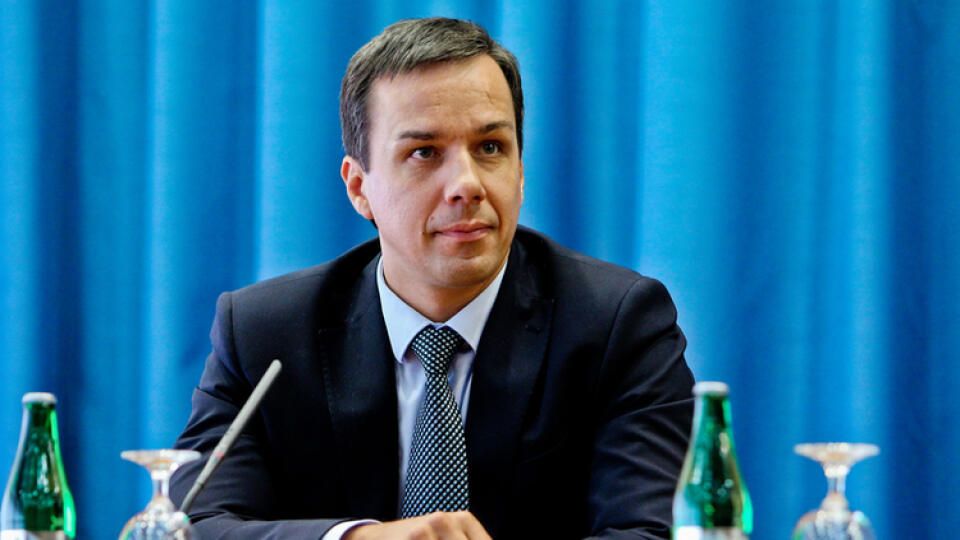 Hovorca Úradu vlády Erik Tomáš si od organizátorov vynútil zrušenie udeľovania hovorcovskej anticeny.