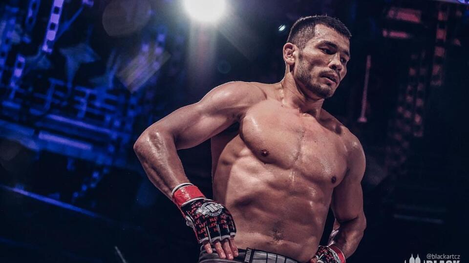 Makhmud Muradov podpísal zmluvu s UFC na štyri zápasy.