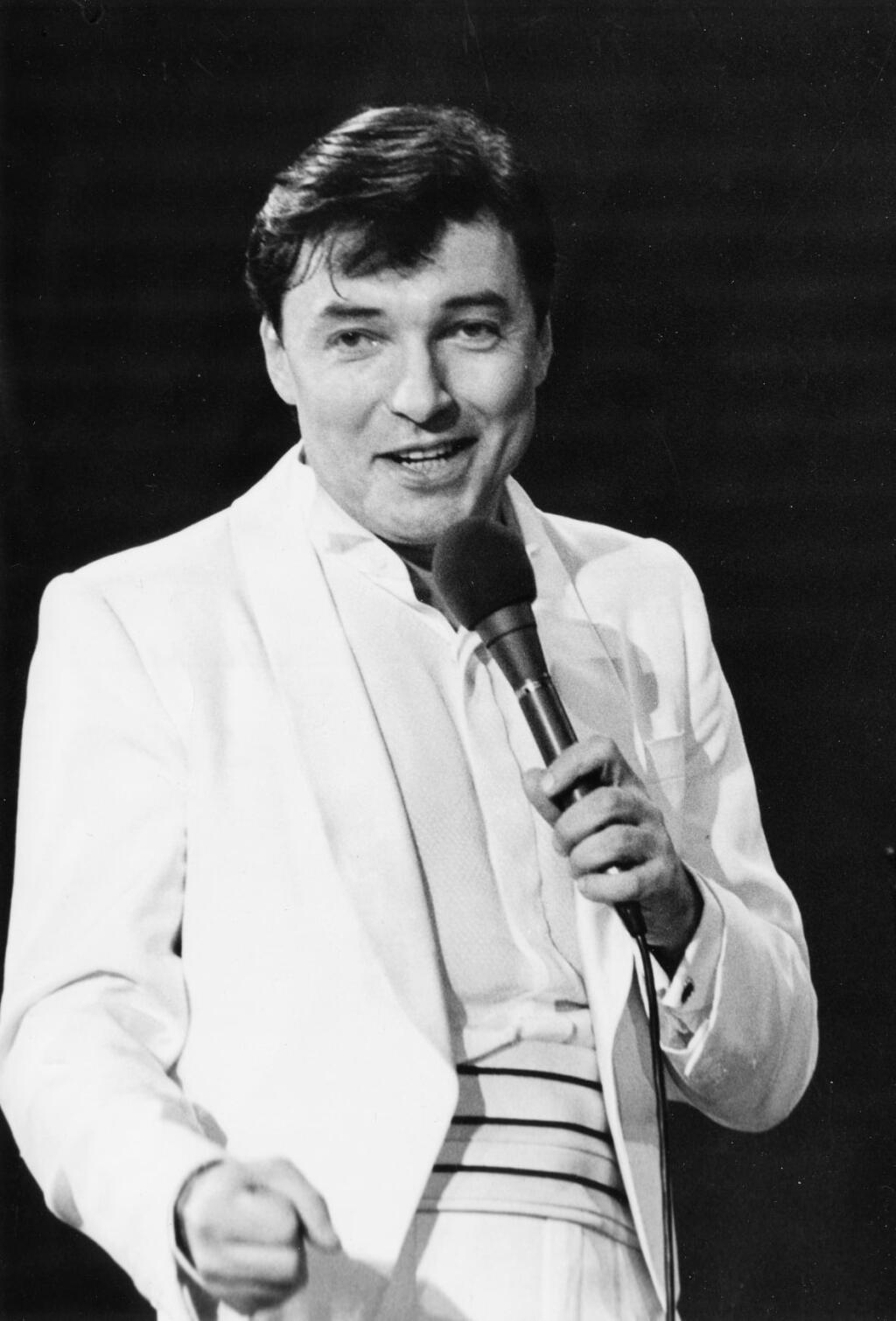 Fenomenálny Karel Gott bol podľa publikácie s názvom Gott – Československý príbeh, prísnym strážcom informácii o svojom živote. Neraz si ho vraj prikrášľoval nepravdivými, či skreslenými skutočnosťami.