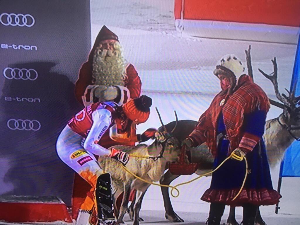 Vlhová triumfom v nedeľnom slalome získala svojho piateho soba. Síce pre neho zatiaľ nemá meno, ale ako víťazka ho tradične po pretekoch nakŕmila.