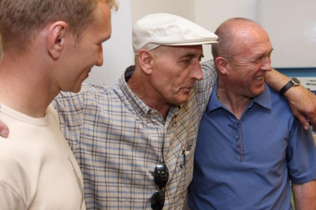 Azda máloktorý herec bol tak milovaný predovšetkým ženskou časťou publika, ako Michal Dočolomanský. O to väčšia bola jeho strata koncom augusta 2008. Napriek svojmu smutnému osudu sa nevzdával a do poslednej chvíle rozdával radosť najmä deťom, ktoré boli taktiež choré. Tieto zábery vznikli krátko pred jeho úmrtím v Národnom ústave srdcových a cievnych chorôb.