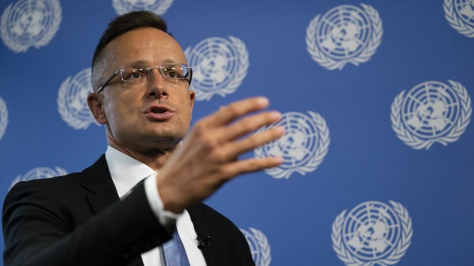 WA 25 New York - Maďarský minister zahraničných vecí Péter Szijjártó gestikuluje počas rozhovoru s americkou agentúrou AP v sídle OSN v New Yorku vo štvrtok 23. septembra 2021. FOTO TASR/AP
Peter Szijjarto, Hungary's minister of foreign affairs and trade, speaks during an interview with the Associated Press at United Nations headquarters, Thursday, Sept. 23, 2021, during the 76th Session of the U.N. General Assembly in New York. (AP Photo/John Minchillo)