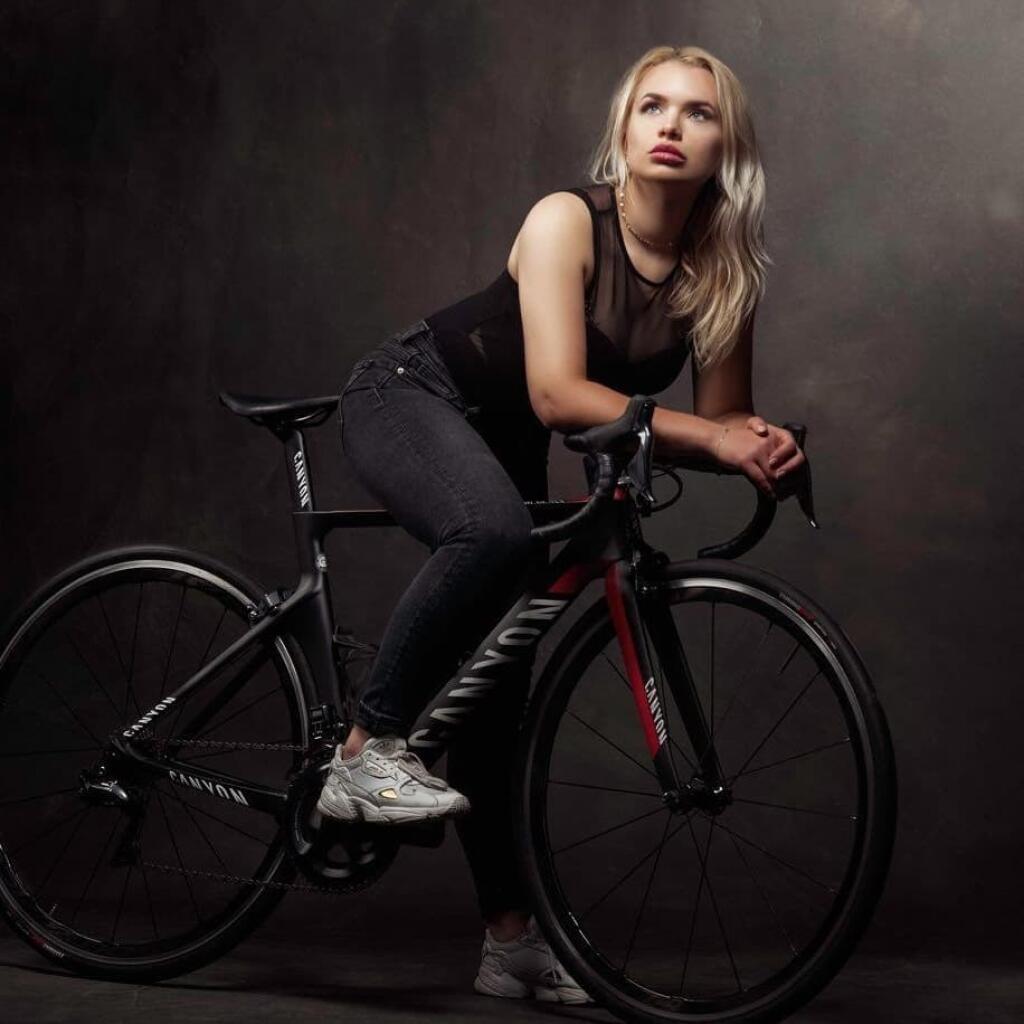 Tara Ginsová sa neplánuje obmedziť pri fotení sexi pikantných záberov.