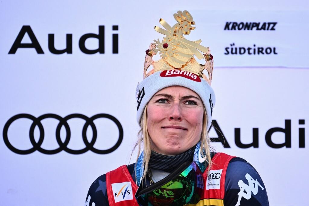 Vyčerpaná, ale šťastná. Shiffrinová hádzala na pódiu aj takéto ksichty.