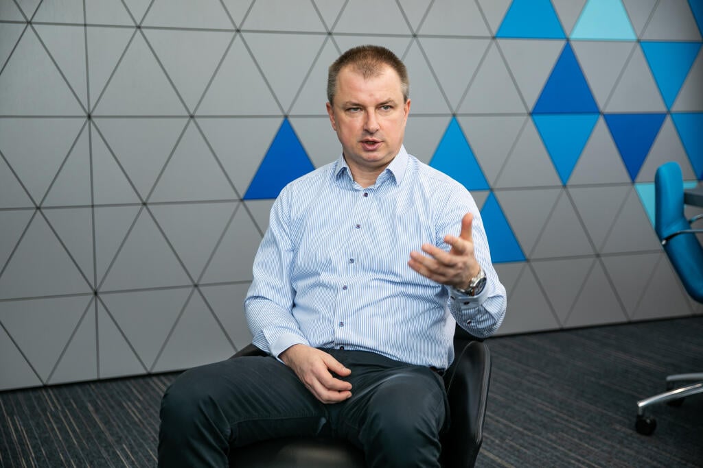 Na fotke je šéf spoločnosti Aliter Technologies Peter Dostál.