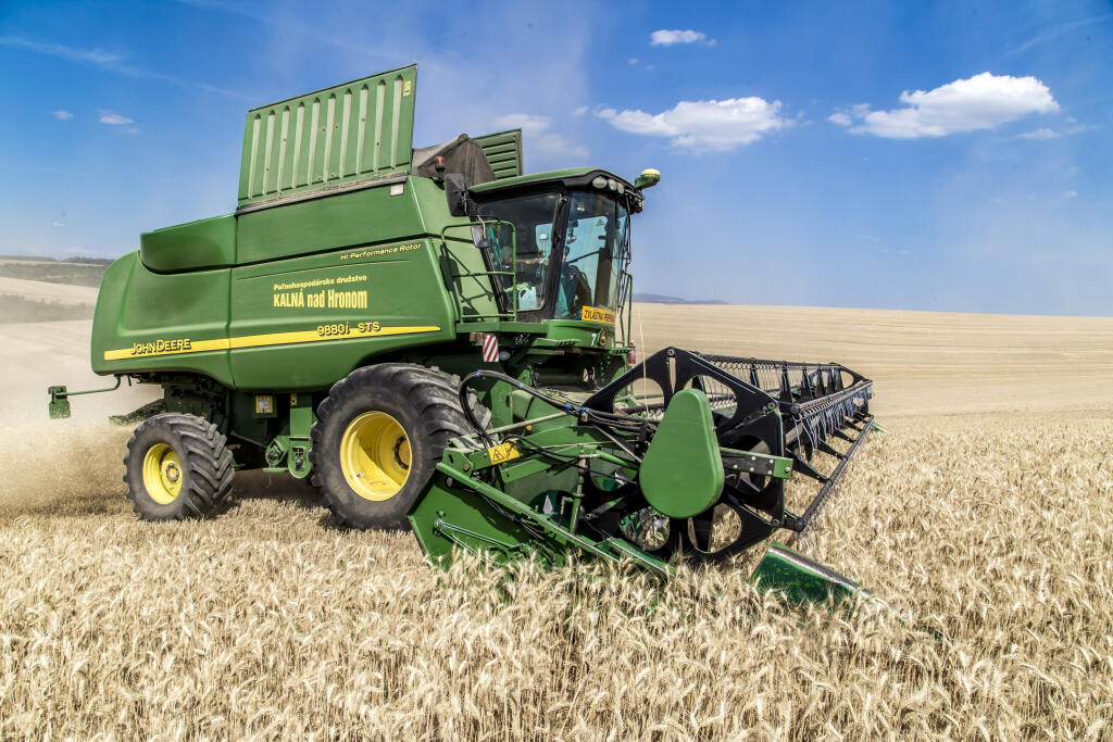 Donau farm v rámci svojej expanzie investuje do nových strojov.
