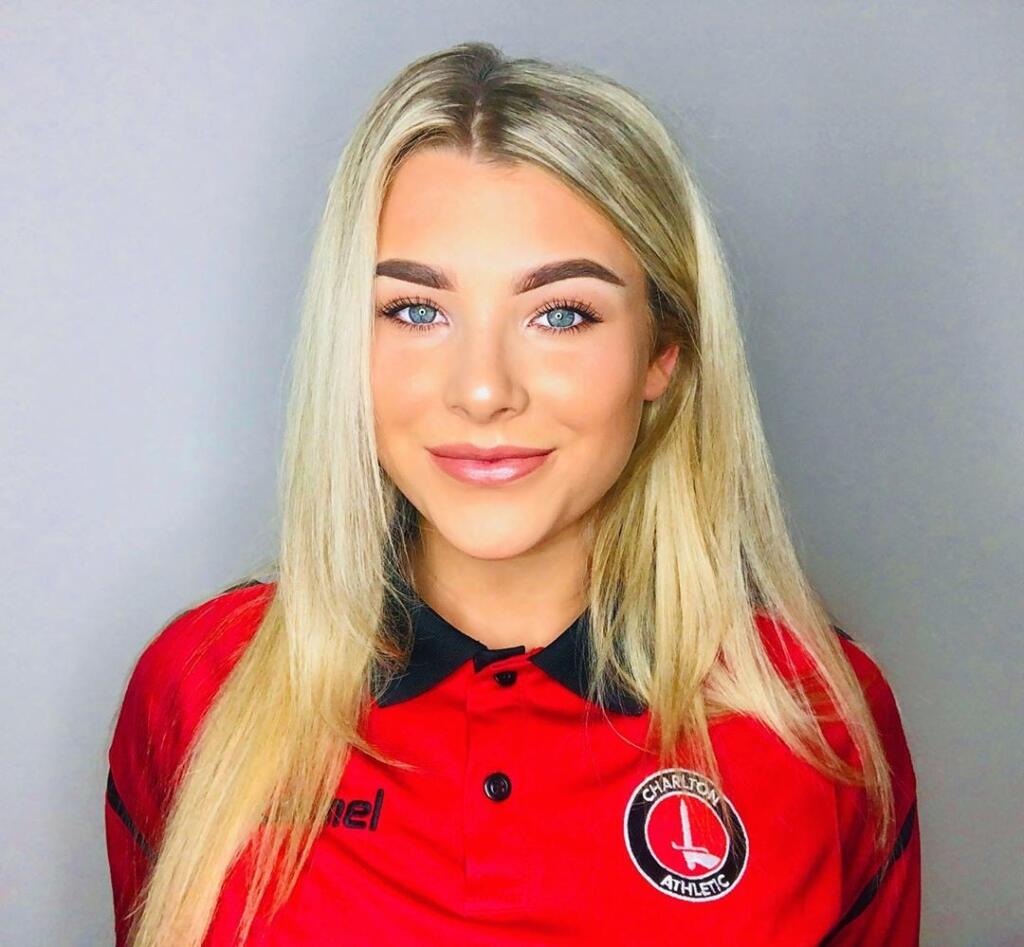 Sexi futbalistka Madelene Rose Wrightová dráždi na sociálnych sieťach.