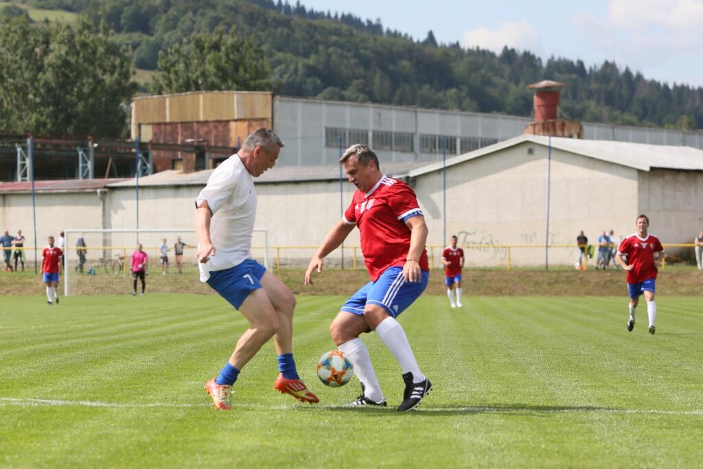 Andrej Danko sa už viackrát ukázal na futbalovom ihrisku. Ako správny kapitán mal na sebe kapitánsku pásku.