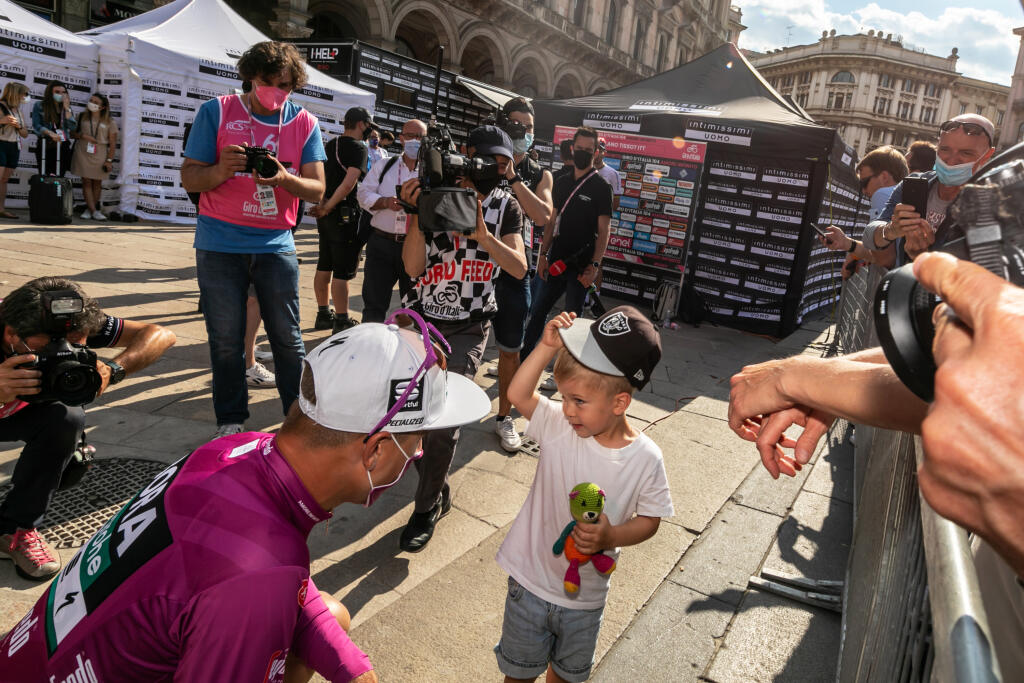 Saganov syn nechýbal ani na Giro d'Italia, kde jeho otec získal cyklámenový dres.