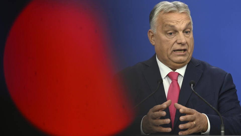 WA 49 Budapešť - Maďarský premiér Viktor Orbán gestikuluje na tlačovej konferencii na 5. summite Európskeho politického spoločenstva (EPC) v Budapešti vo štvrtok 7. novembra 2024. FOTO TASR/AP
Hungary's Prime Minister Viktor Orban speaks during a press conference during the European Political Community (EPC) Summit at the Puskas Arena in Budapest , Hungary, Thursday, Nov. 7, 2024. (AP Photo/Denes Erdos)