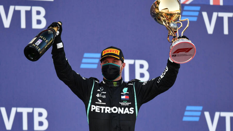 Fín Valtteri Bottas na Mercedese zvíťazil na Veľkej cene Ruska.