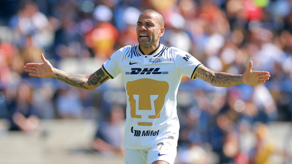 Dani Alves sa dostal do nepríjemných problémov.
