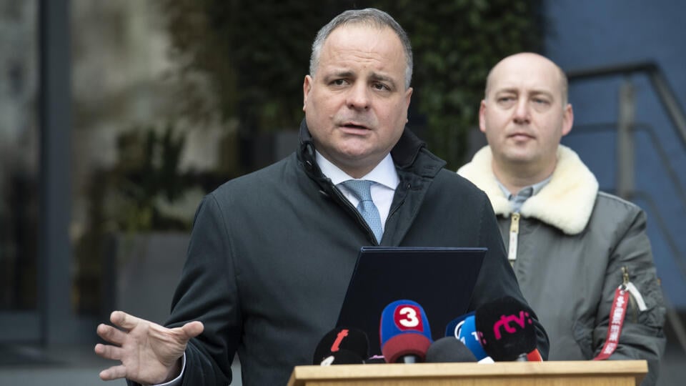 Na snímke predseda Bratislavského samosprávneho kraja (BSK) Juraj Droba počas tlačovej konferencie na tému Aktuálna situácia v prímestskej autobusovej doprave a možné riešenia 30. novembra 2021 v Bratislave. FOTO TASR - Pavel Neubuaer