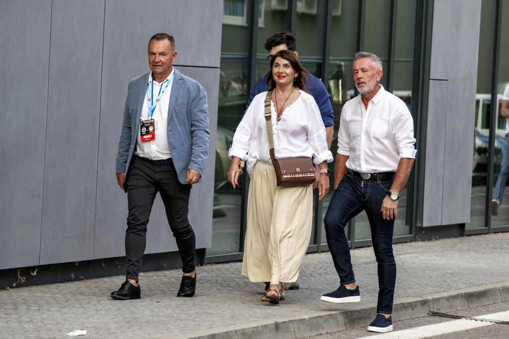Vo VIP-ke sledovali duel Európskej ligy majiteľ Slovana Kmotrík starší, viaceré futbalové legendy, osobnosti zo sveta šoubiznisu. Neprehliadnuteľná