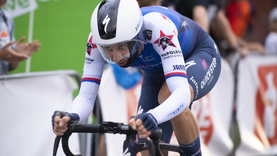 Na snímke druhý v poradí Čech Josef Černý (Quick-Step - Alpha Vinyl Belgicko WT) na trati prológu v cestnej cyklistike pretekov Okolo Slovenska 13. septembra 2022 v mestskej časti Petržalka v Bratislave. FOTO TASR - Pavel Neubauer