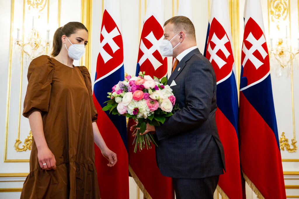 Petra Vlhová absolvovala stretnutie s predsedom Národnej rady Slovenskej republiky Borisom Kollárom a následnú tlačovú konferenciu v priestoroch Bratislavského hradu. Na snímke Petra Vlhová a Boris Kollár.