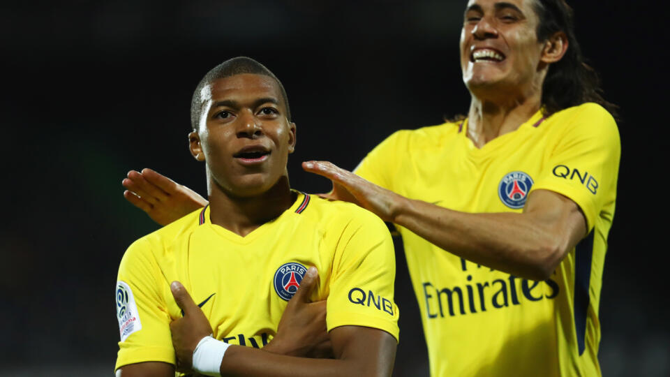 Kylian Mbappé a Edinson Cavani.