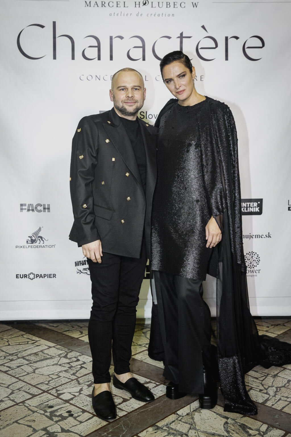 Na snímke Marcel Holubec a Jana Kirschner počas módnej prehliadky Marcela Holubca W s názvom MHW Charactere 2022.