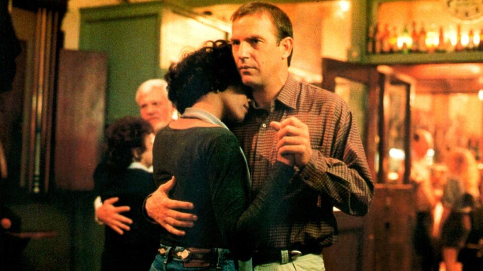 Whitney Houston hviezdila v Osobnom strážcovi po boku Kevina Costnera.