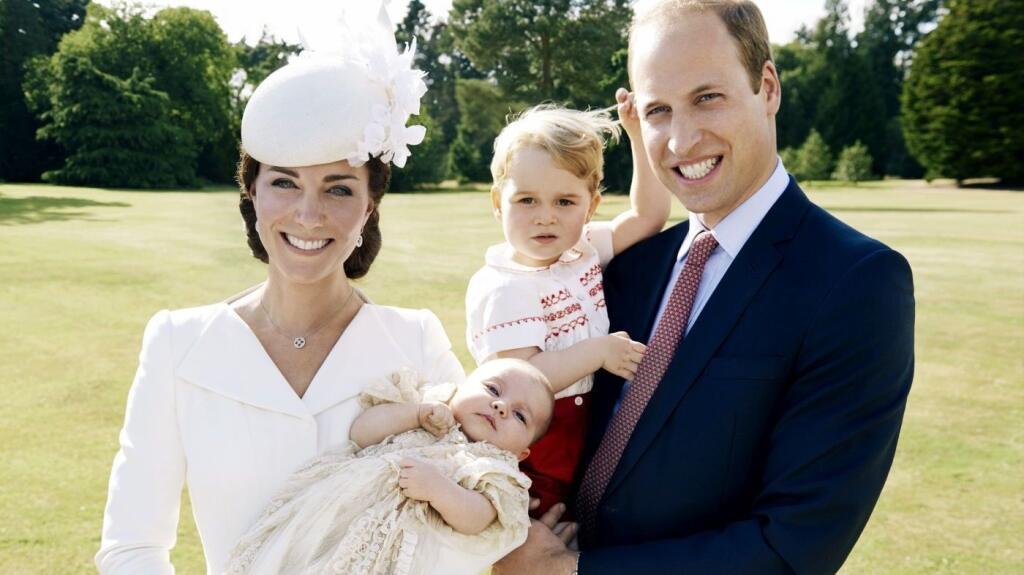 Kate s Williamom so svojimi ratolesťami - Georgeom a Charlotte.