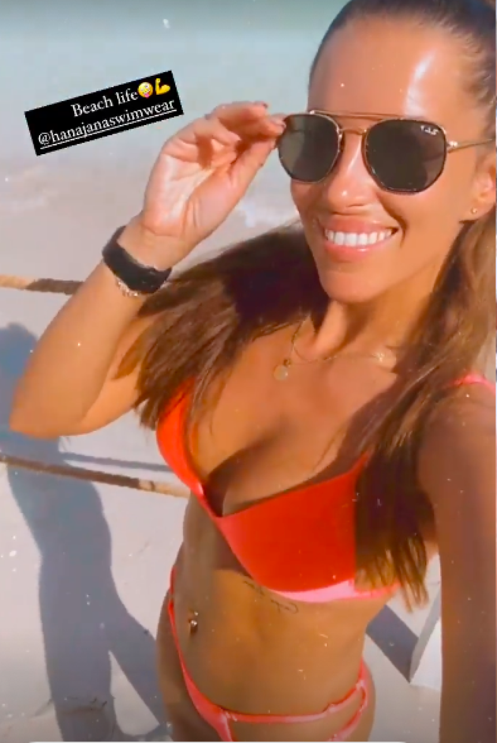 Fanúšikov dráždi sexi Leskovská takýmito zábermi v bikinách na pláži.