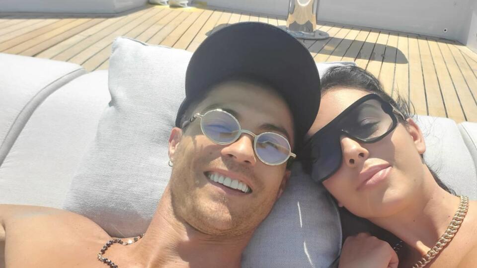 Ronaldo a jeho partnerka Georgina strávili deň na luxusnej jachte.