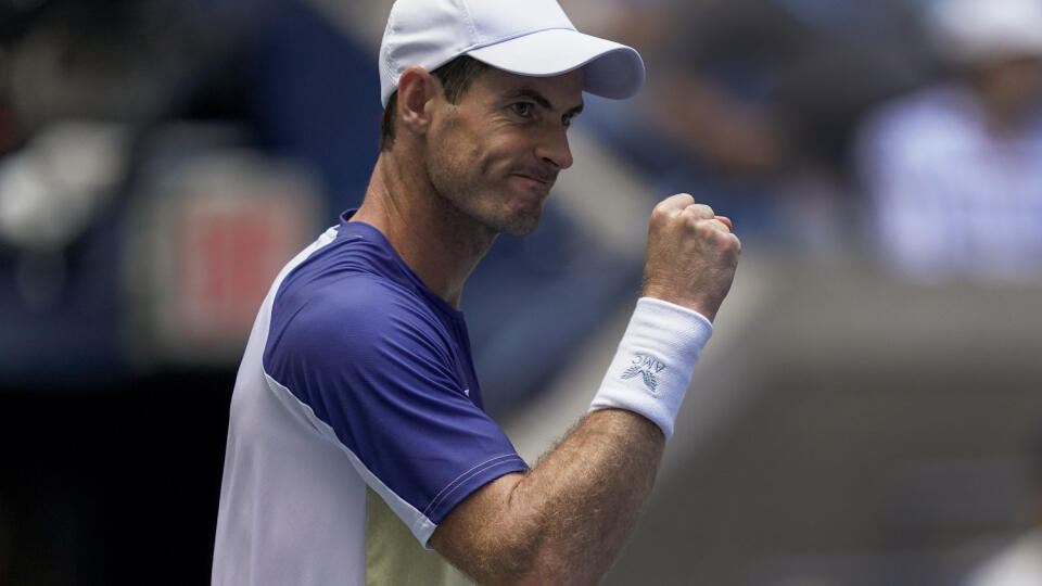 WA 60 New York - Britský tenista Andy Murray gestikuluje počas zápasu 2. kola mužskej dvojhry proti domácemu americkému hráčovi Emiliovi Navovi na grandslamovom turnaji US Open v New Yorku v stredu 31. augusta 2022. FOTO TASR/AP
Andy Murray, of Great Britain, reacts after a point against Emilio Nava, of the United States, during the second round of the US Open tennis championships, Wednesday, Aug. 31, 2022, in New York. (AP Photo/Julia Nikhinson)