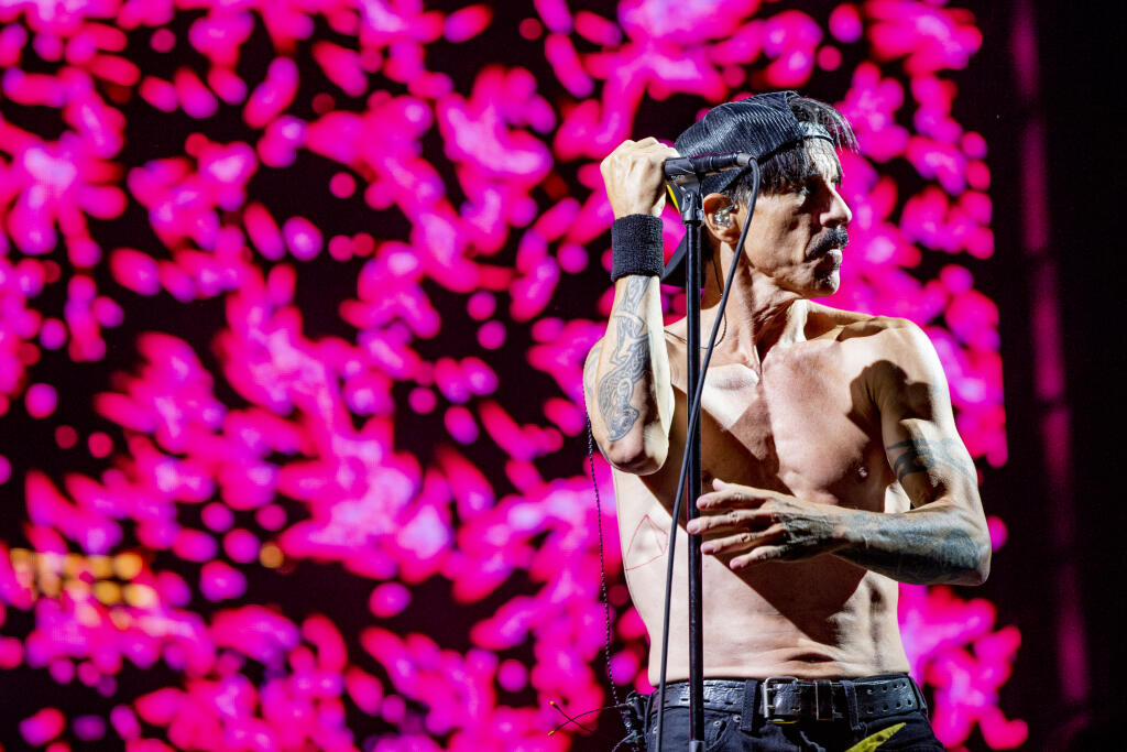 Pánkovia z Red Hot Chili Peppers predviedli famóznu šou!