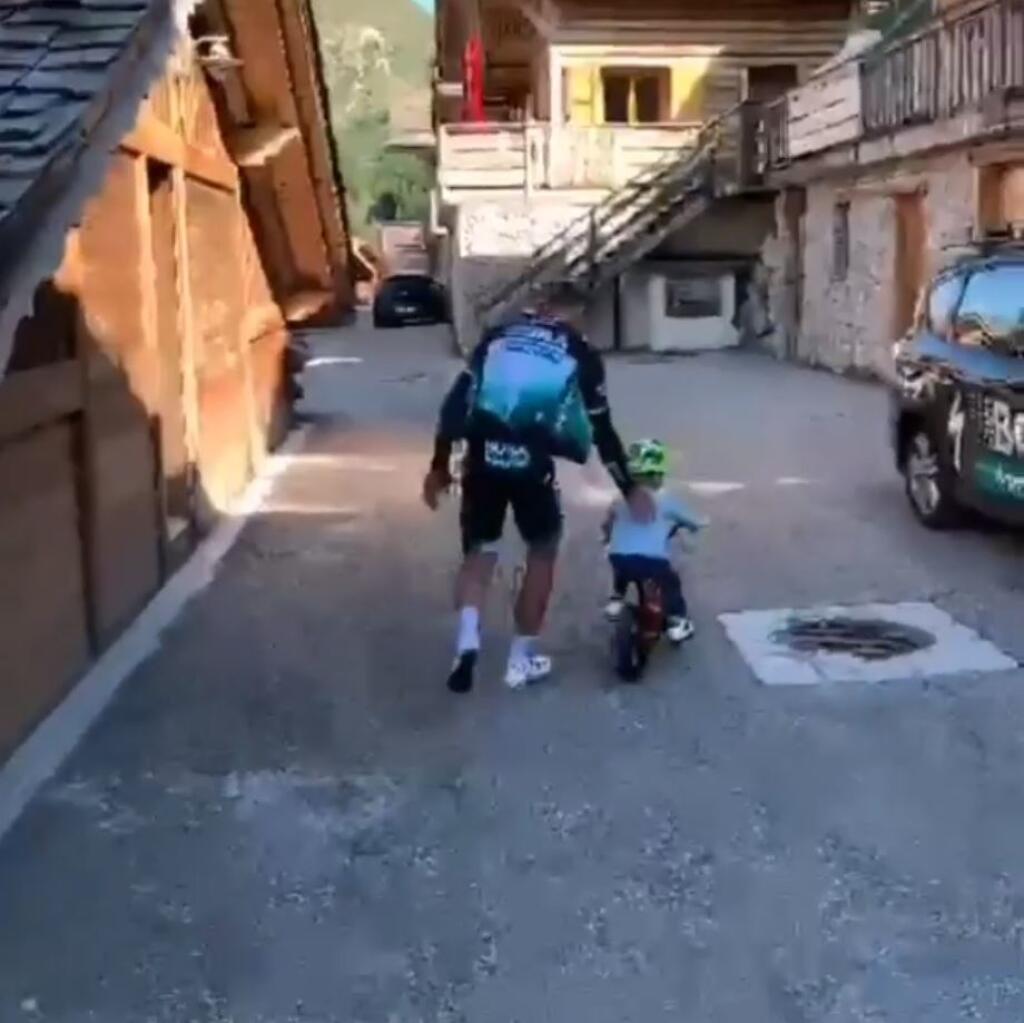 Peter zase občas ukáže fanúšikom, ako Marlona učí bicyklovať. Pred pár mesiacmi synček potreboval pomoc otca, ale dnes to zvládne úplne sám. Sledujte v GALÉRII.