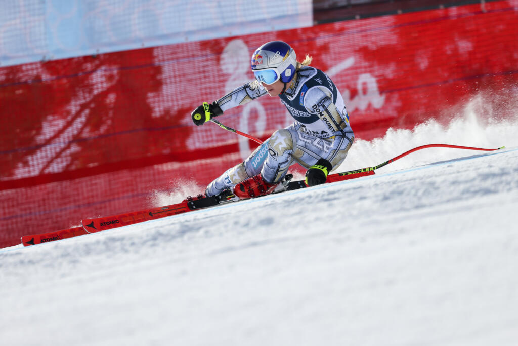 KK34 Cortina d'Ampezzo - Česká lyžiarka Ester Ledecká na trati super-G v alpskej kombinácii žien na majstrovstvách sveta v alpskom lyžovaní v talianskom stredisku Cortina d'Ampezzo 15. februára 2021. FOTO TASR/AP
Czech Republic's Ester Ledecka speeds down the course during the super G portion of the women's combined race, at the alpine ski World Championships, in Cortina d'Ampezzo, Italy, Monday, Feb. 15, 2021. (AP Photo/Marco Trovati)