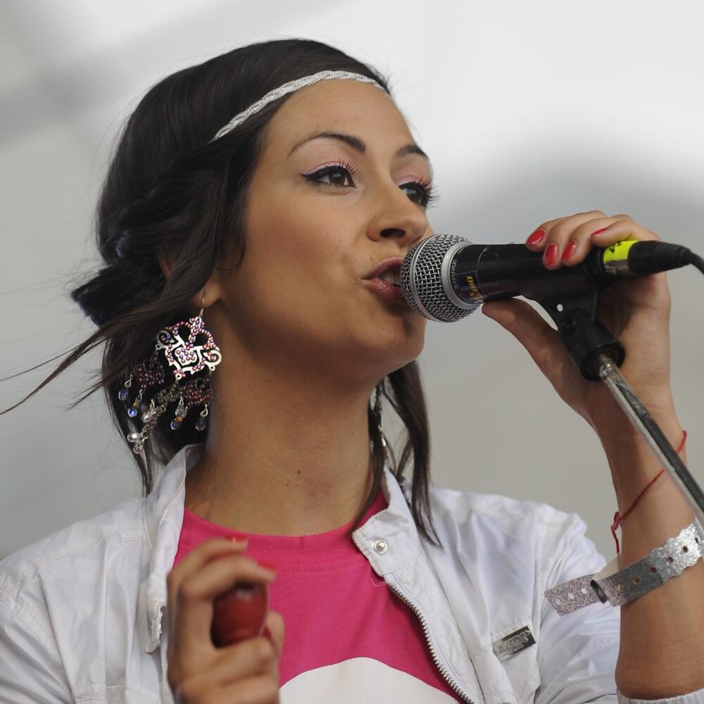 Na snímke v Bratislave 18. júna 2011 pri Eurovei sa konal AVON pochod proti rakovine prsníka. Na snímke speváèka Zdenka Predná, jedna z tvárí AVON pochodu. FOTO TASR - Martin Baumann *** Local Caption *** tretí 3. slovenský AVON POCHOD