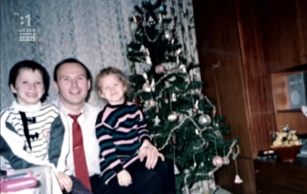 Po smrti Dušana Pašeka staršieho vydal RTVS dokument o jeho živote. Objavili sa v ňom viaceré fotky zo súkromia aj s jeho deťmi.
