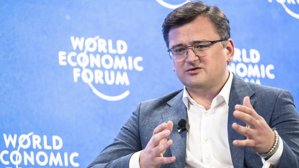 PK 30 Davos - Ukrajinský minister zahraničných vecí Dmytro Kuleba sa prihovára počas diskusie na Svetovom ekonomickom fóre v Davose v stredu 25. mája 2022. FOTO TASR/AP

Dmytro Kuleba, Minister of Foreign Affairs of Ukraine gestures as he attends a seesion at the 51st annual meeting of the World Economic Forum, WEF, in Davos, Switzerland, on Wednesday, May 25, 2022. The forum has been postponed due to the Covid-19 outbreak and was rescheduled to early summer. The meeting brings together entrepre