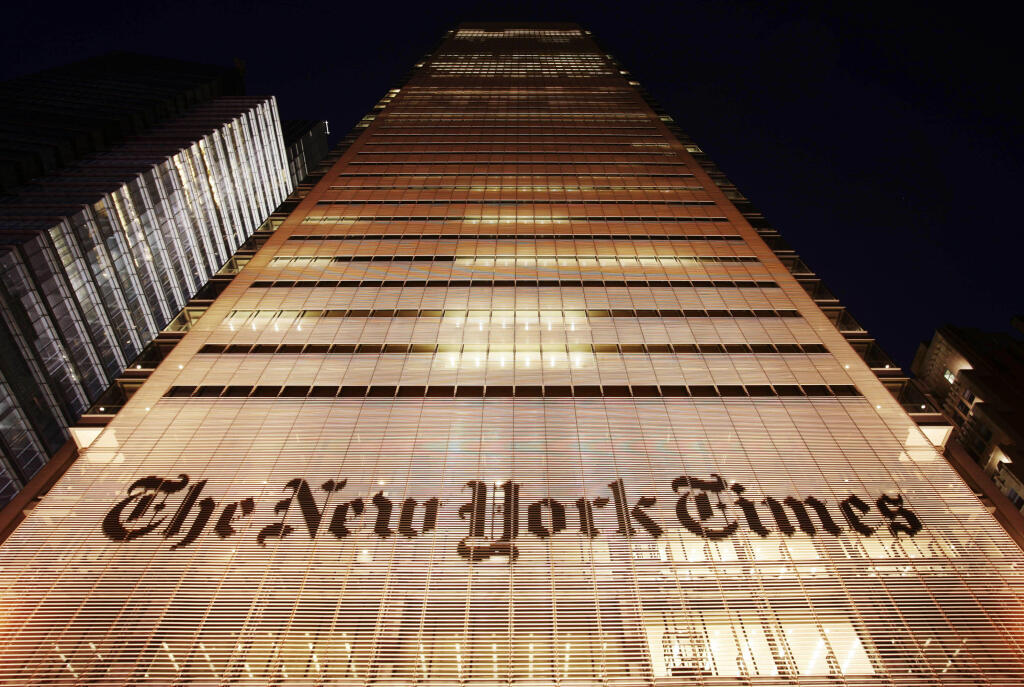 KK18 New York - Na archívnej snímke z 21. októbra 2009 v New Yorku budova New York Times (NYT). Odborári z denníka New York Times (NYT) vstúpili vo štvrtok 8. decembra 2022 o polnoci (miestneho času) do 24-hodinového štrajku, ktorý je prvý v takomto rozsahu v redakcii týchto novín za posledné štyri desaťročia. Očakáva sa, že sa doň zapojí asi 1100 zamestnancov NYT. FOTO TASR/AP
FILE - The New York Times building is shown on Oct. 21, 2009, in New York. The New York Times is bracing for a 24-hour 