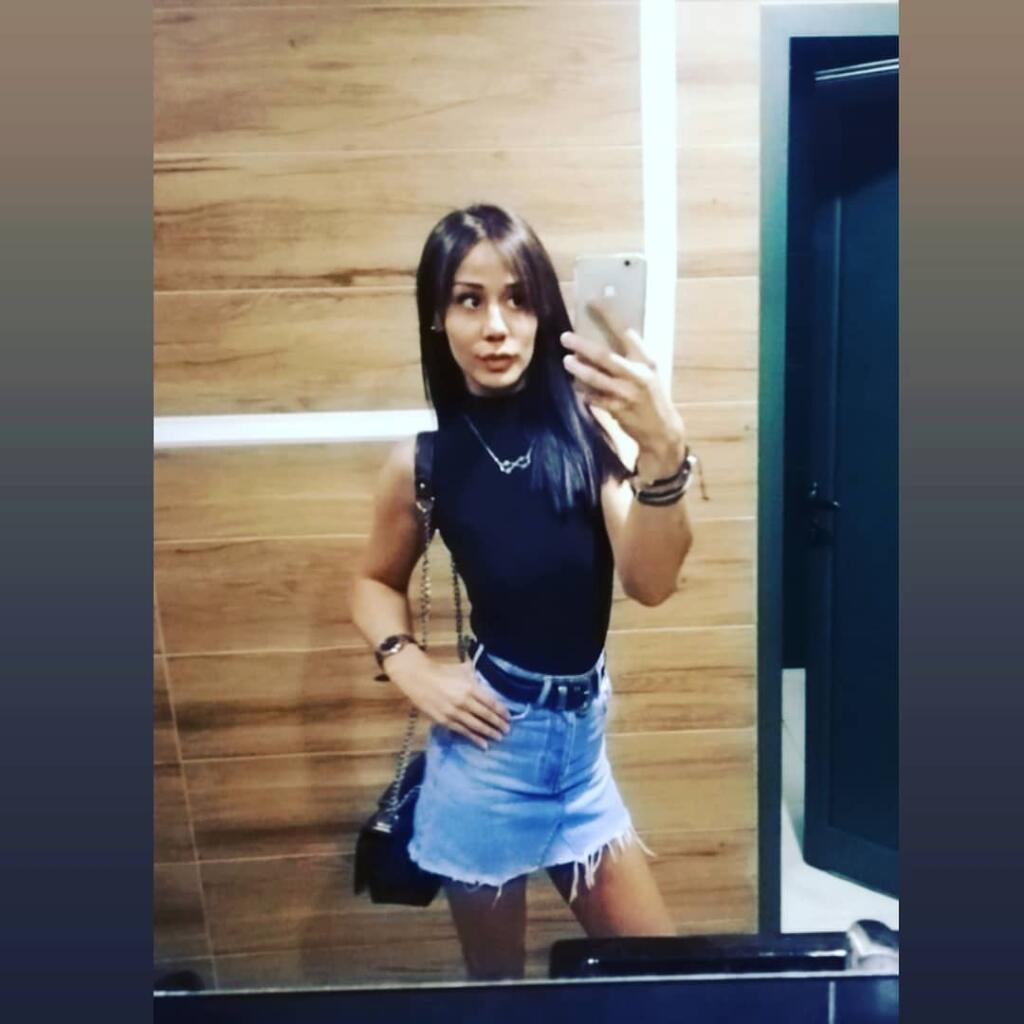 Sexi Ana Staševičová je hlásateľkou aj hovorkyňou futbalového klubu, ale fanúšikovia ju majú radšej bez saka.