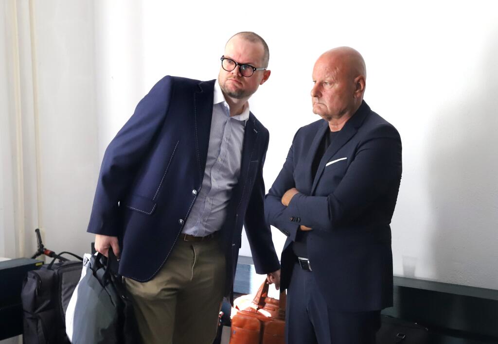 Peter Kubina a Bernard Slobdník na súde.