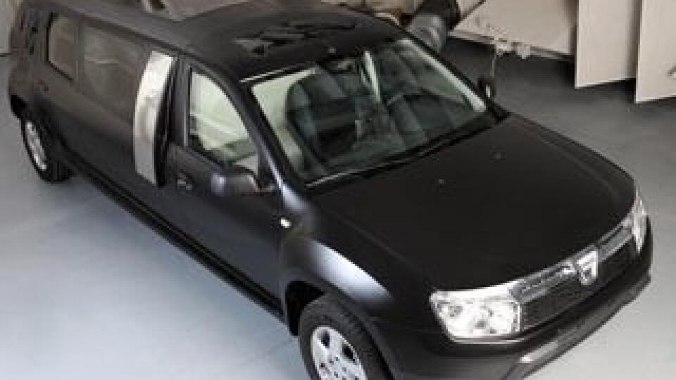 ikona Študenti vyrobili limuzínu Dacia Duster