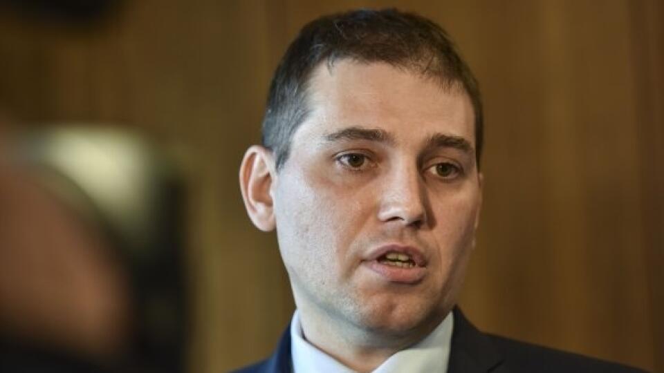 Adrián Szabó.