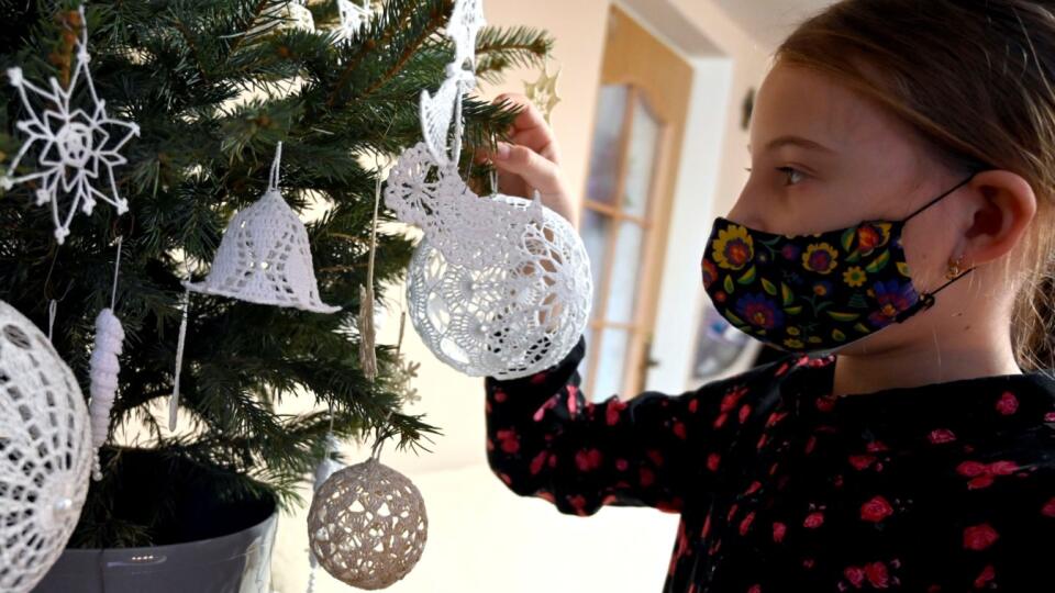 Zdobenie vianočného stromčeka v Bánovciach nad Ondavou
