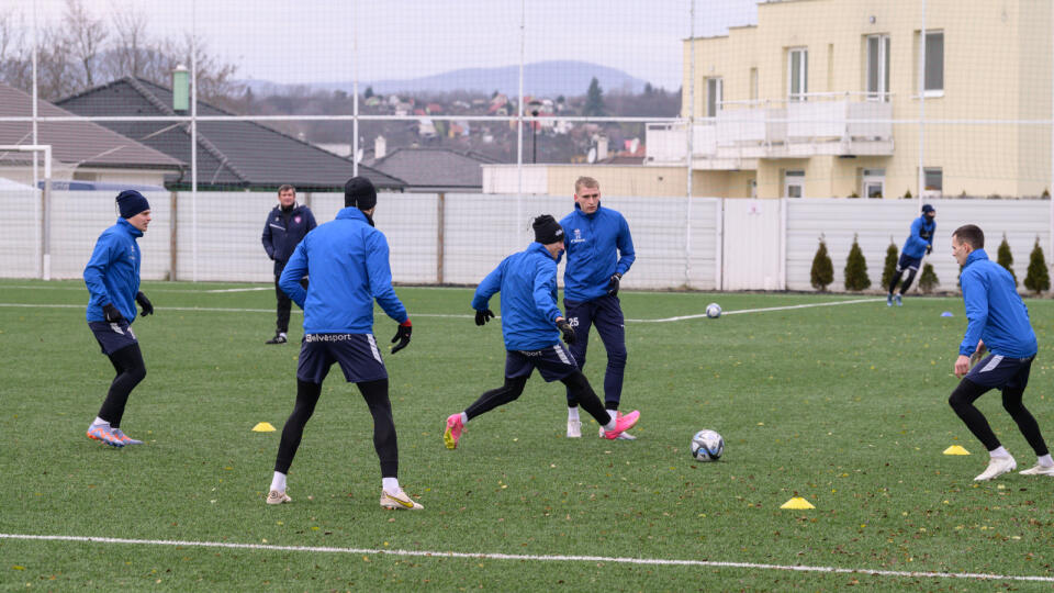 Na snímke tréning hráčov klubu ViOn Zlaté Moravce počas štartu zimnej prípravy pred jarnou časťou futbalovej Niké ligy 8. januára 2024 v Zlatých Moravciach. FOTO TASR - Henrich Mišovič 