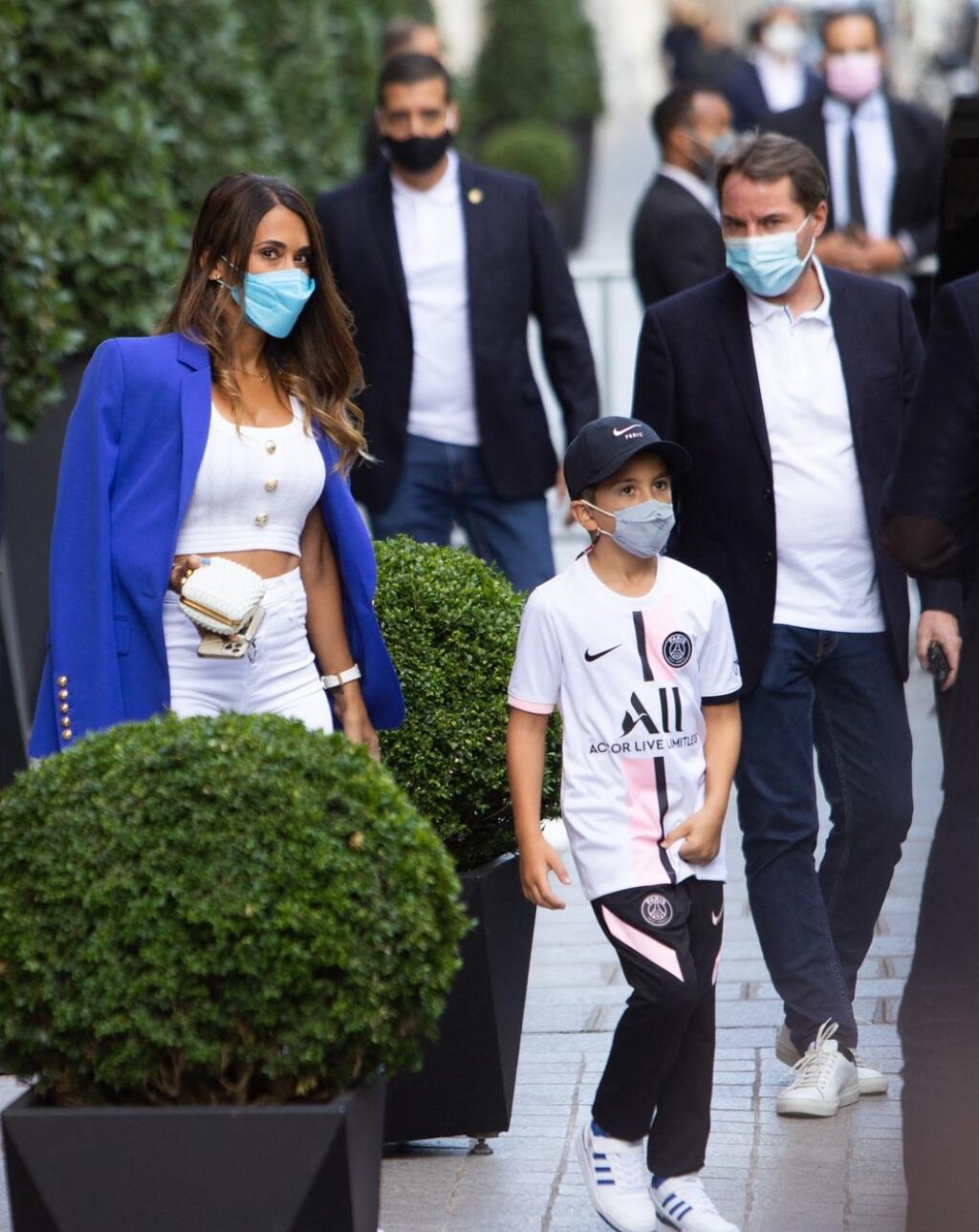Messi hľadá pre seba a rodinu v Paríži nové zázemie.
