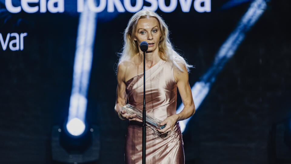 Na snímke spolumajiteľka a riaditeľkaspoločnosti Kovotvar Marcela Tokošová preberá cenu TREND TOP PODNIKATEĽKA ROKA 2023 počas galavečera TREND TOP 20323.