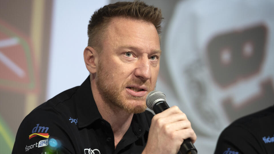 Na snímke bývalý slovenský hokejový reprezentant Marián Hossa počas tlačovej konferencie v Slovenskom olympijskom a športovom múzeu v Dome športu 27. apríla 2023 v Bratislave. FOTO TASR - Pavel Neubauer